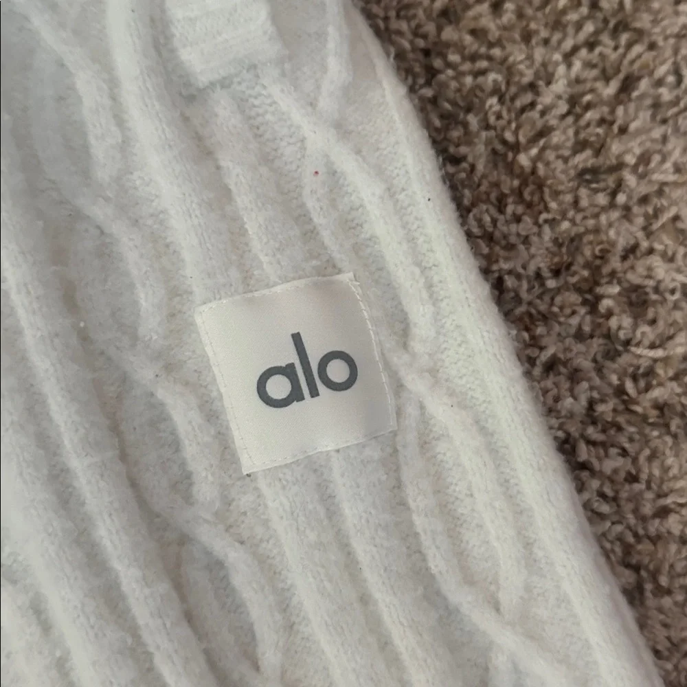 ALO Yoga Winter Bliss Hoodie & Pants Set Ivory - Picture 10 of 15